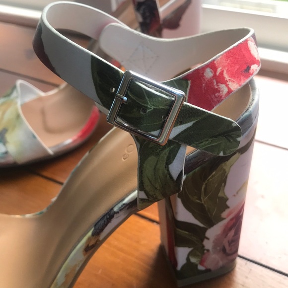 Bamboo • Floral Strappy Heel - Picture 5 of 5